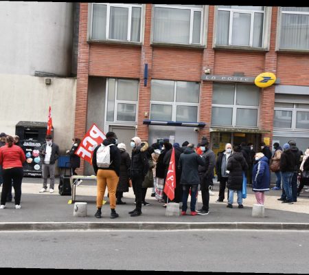 Un rassemblement pour exiger la réouverture de la Poste - Ville de Stains